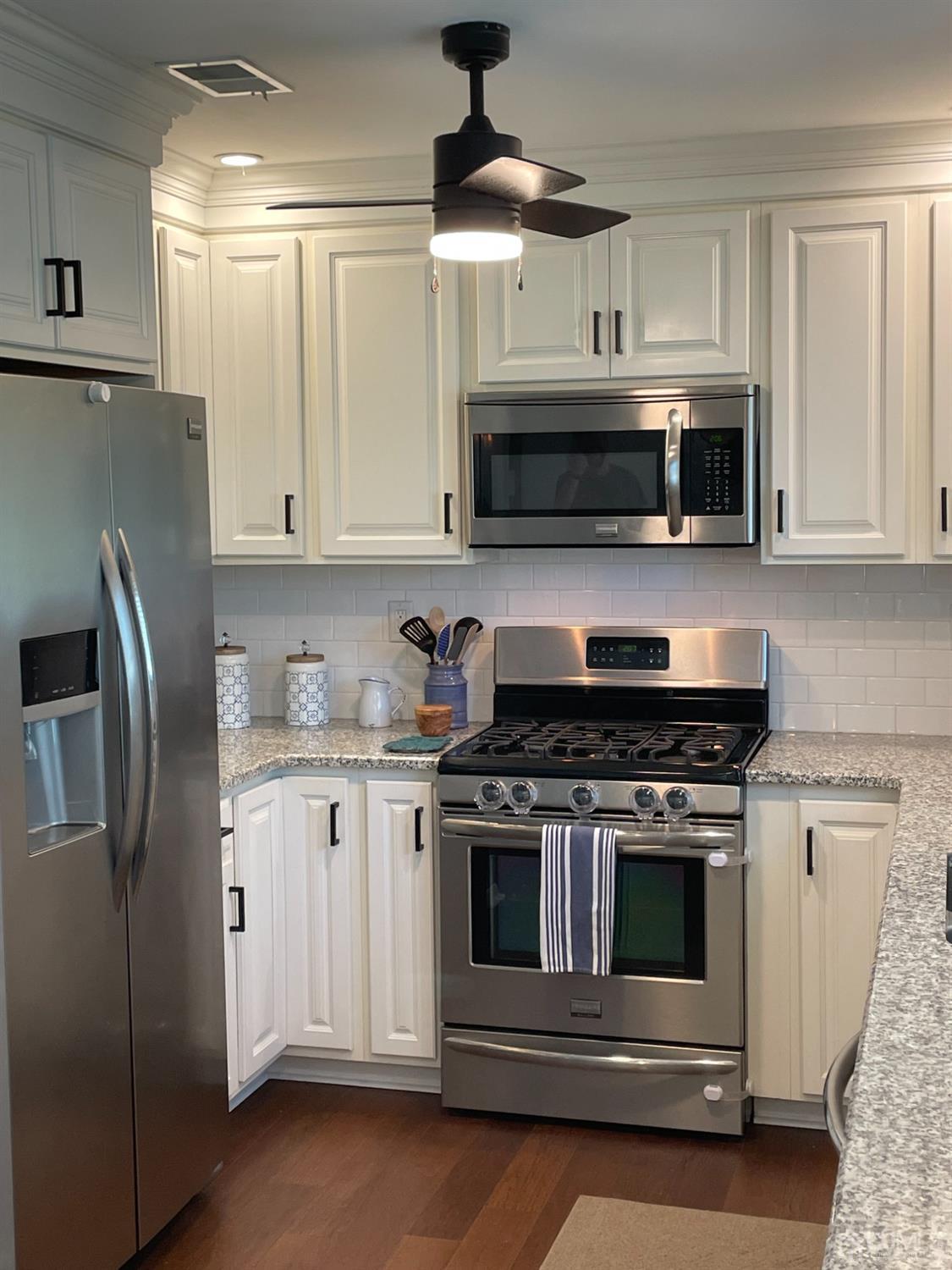 22 Cambridge Road Kendall Park, NJ 08824 - Photo 4 of 28 Gallery Image 4