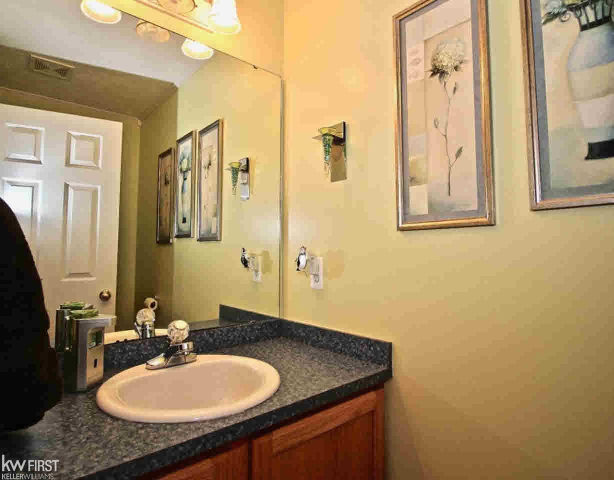 2477 Ridgewood Drive Howell, MI 48843 - Photo 18 of 53 21276147-17.JPG