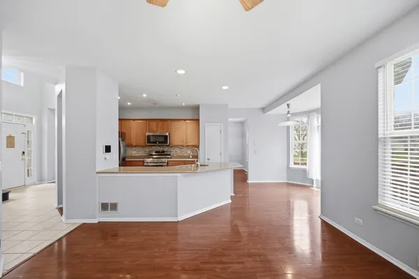 $3,700 | 512 Normandy Lane, Barrington, IL 60010