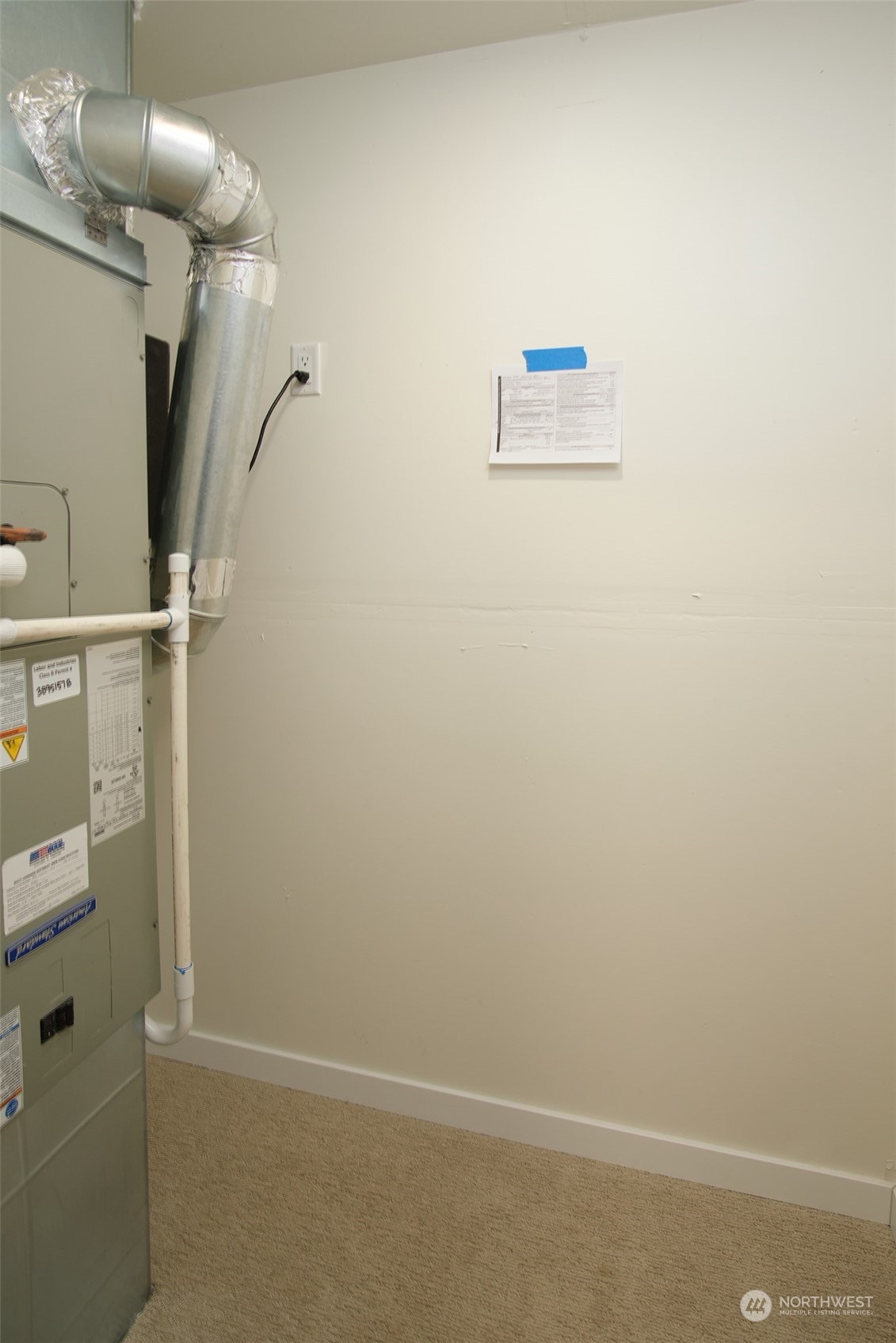 708 Cardinal Avenue Winlock, WA 98596 - Photo 12 of 28 a bathroom with a shower