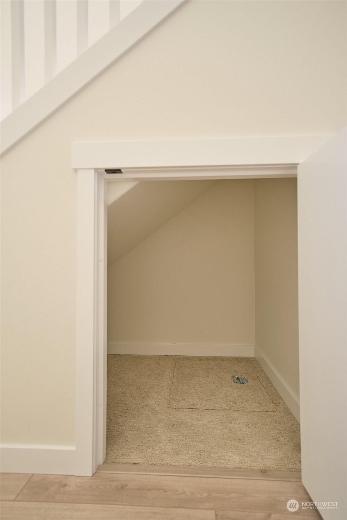 708 Cardinal Avenue Winlock, WA 98596 - Photo 3 of 28 an empty room