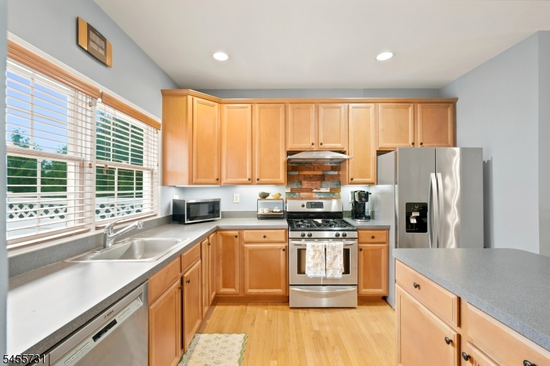 29 Riga Court Scotch Plains, NJ 07076 - Photo 5 of 36 Gallery Image 5