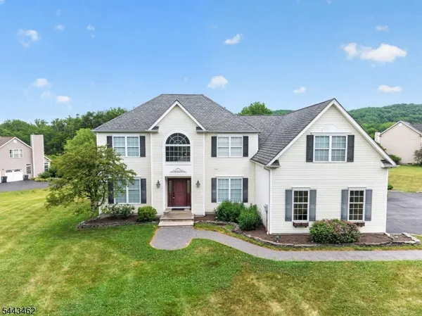 $625,000 | 21 Benjamin Drive, Washington, NJ 07882