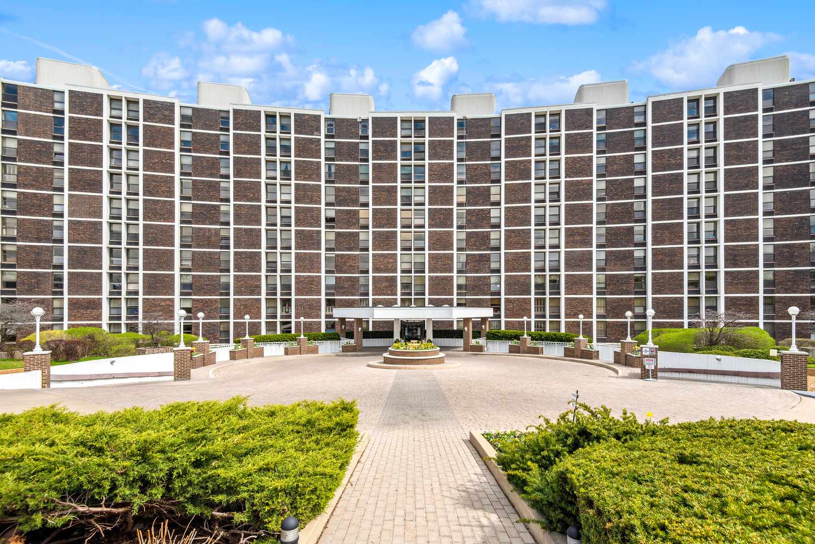 1500 Sheridan Road, Unit 3A Wilmette, IL 60091 - Photo 1 of 1 a building with street view