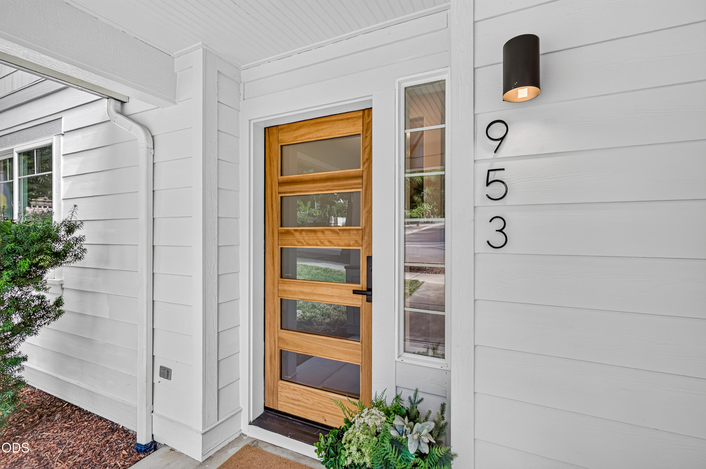 953 Spring Way Ashland, OR 97520 - Photo 2 of 29