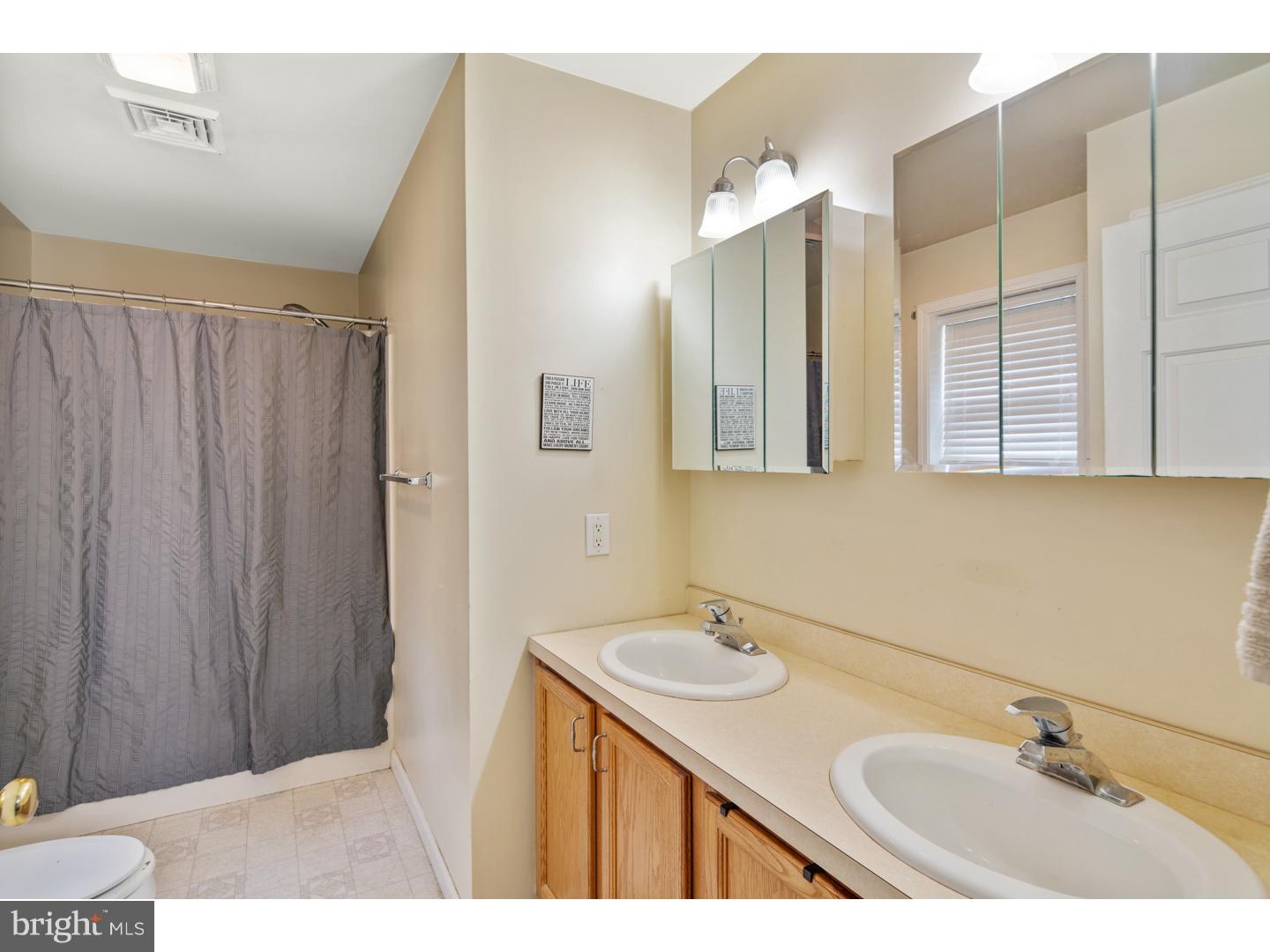 126 Quaker Road Pennsville, NJ 08070 - Photo 16 of 23 Bathroom