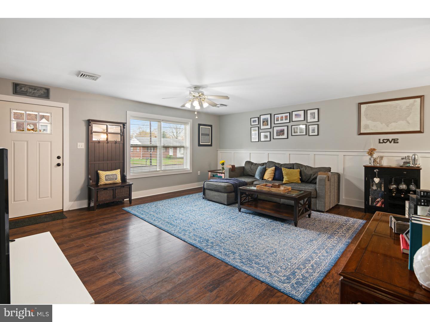 126 Quaker Road Pennsville, NJ 08070 - Photo 7 of 23 Living Room