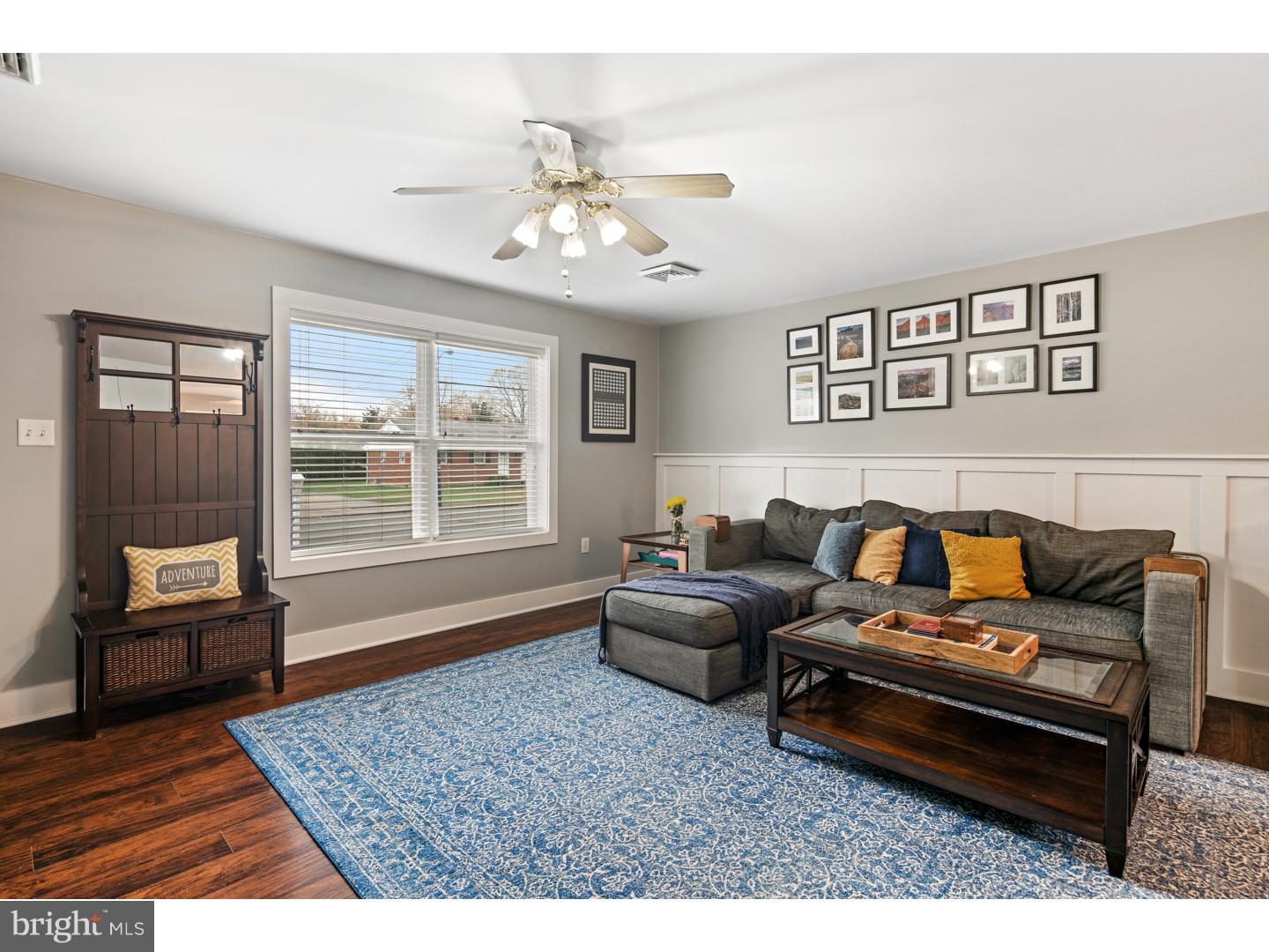 126 Quaker Road Pennsville, NJ 08070 - Photo 8 of 23 Living Room