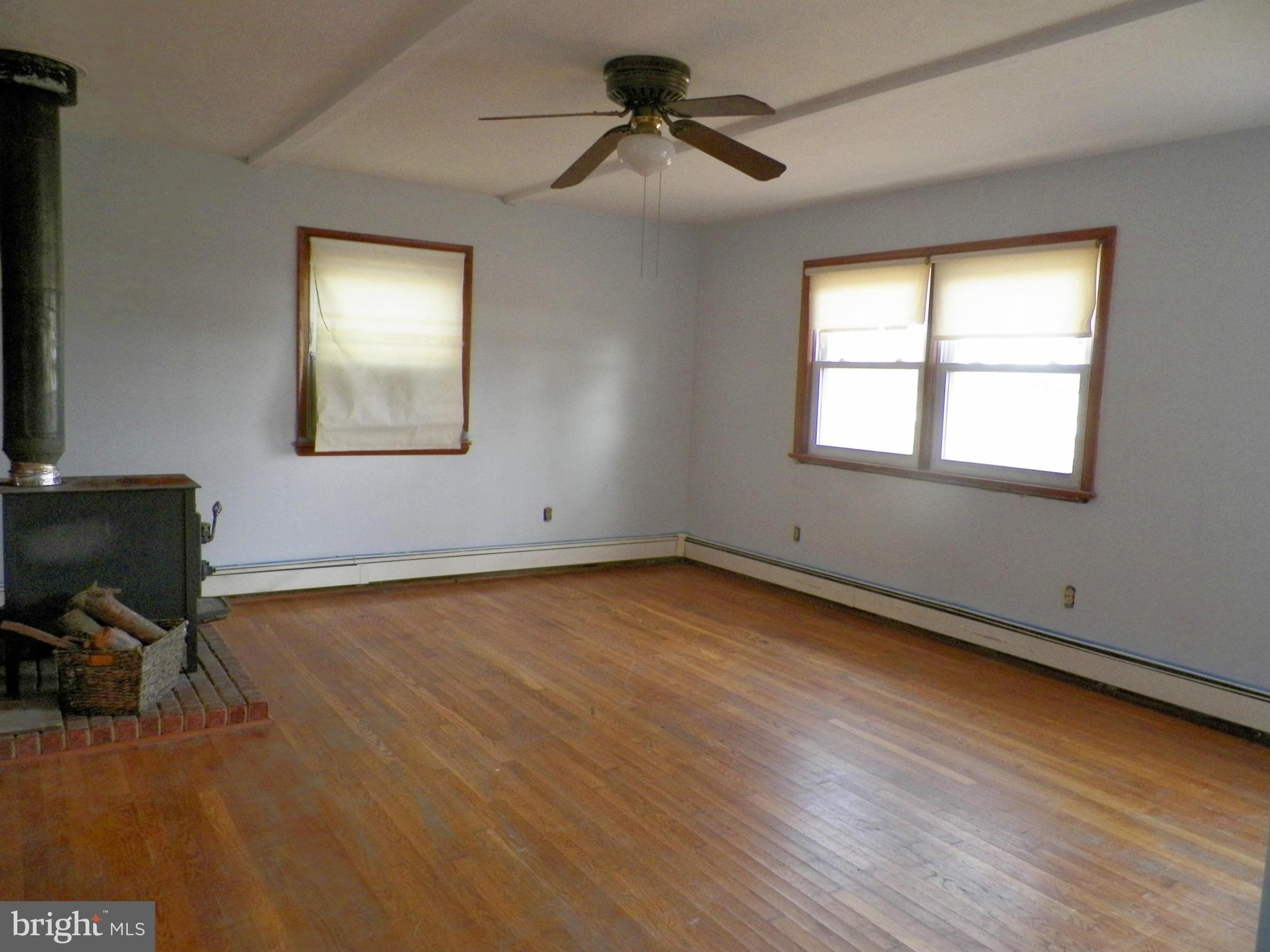 8750 Fairlee Road Chestertown, MD 21620 - Photo 3 of 23 Living Room