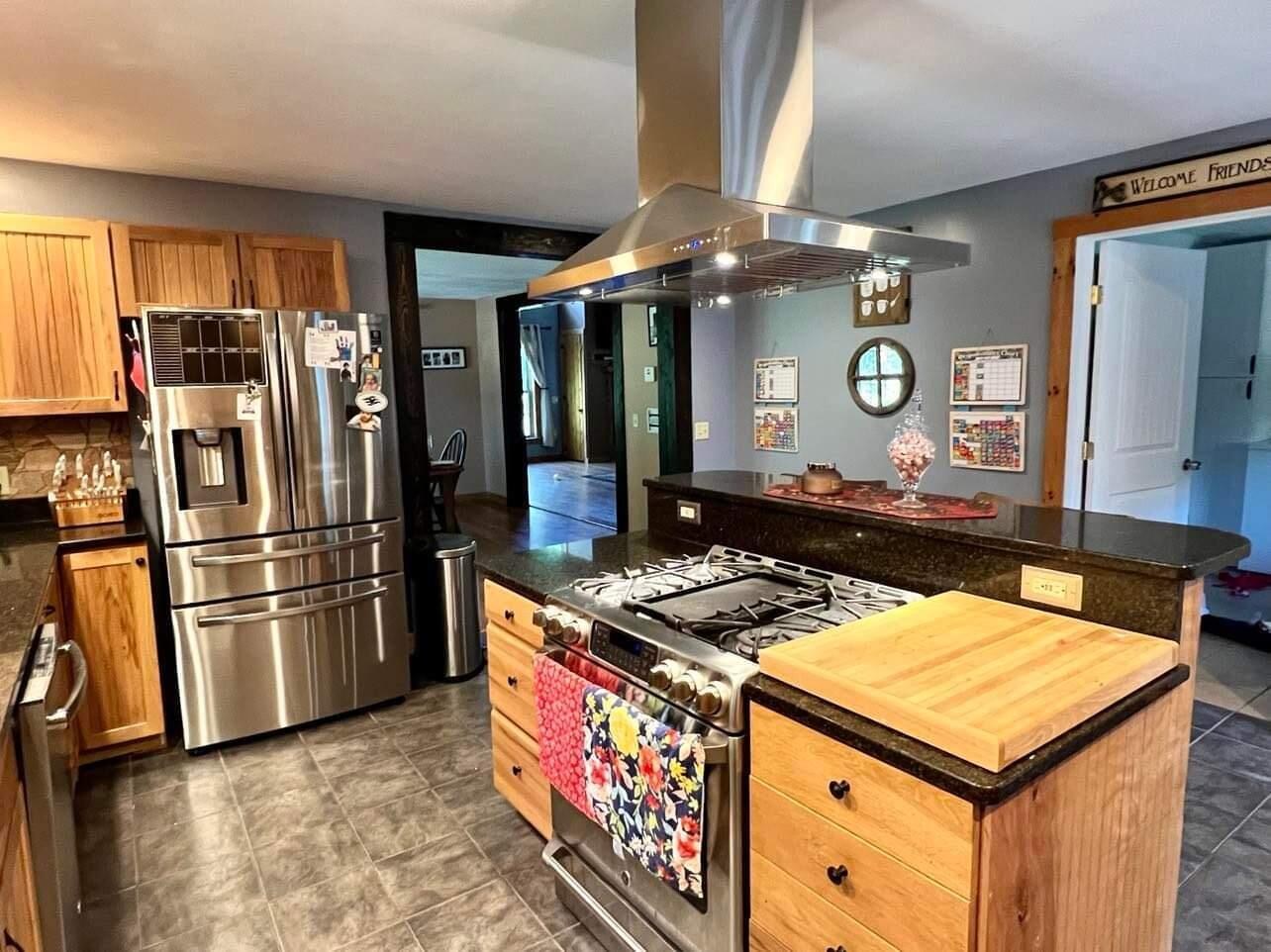 93 Loop Road Lincoln, ME 04457 - Photo 5 of 45 Kitchen...