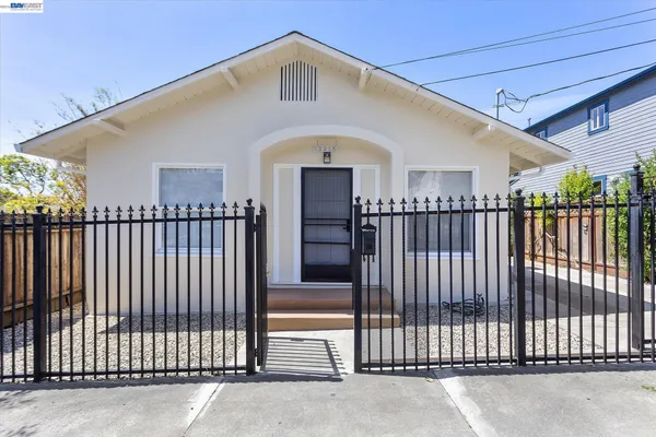 $498,888 | 2215 East 29th Street, Oakland, CA 94606