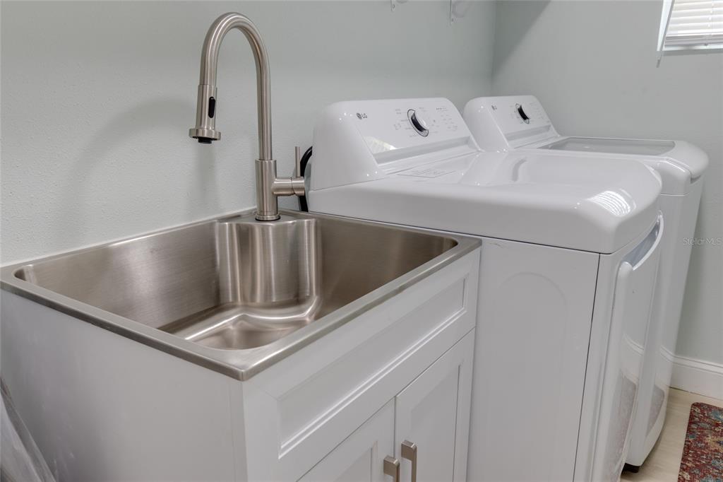448 Locklie Street Dunedin, FL 34698 - Photo 29 of 51 a close view of sink
