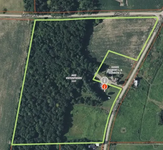 a view of a back yard