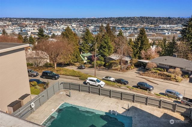 a picture of city view