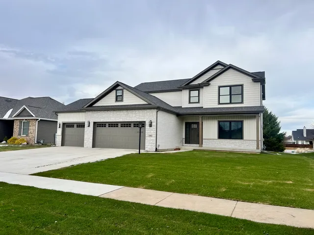 $589,900 | 5006 Chestnut Grove Drive, Champaign, IL 61822