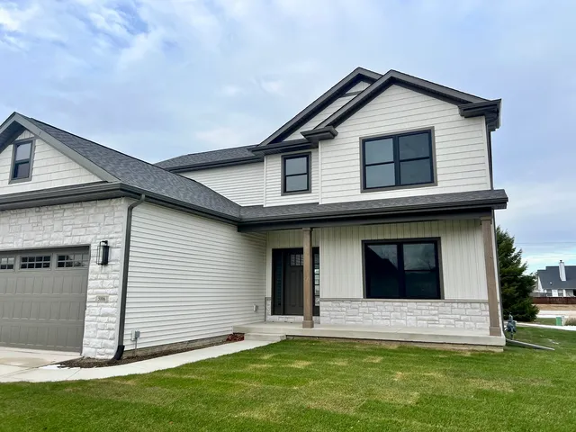 $589,900 | 5006 Chestnut Grove Drive, Champaign, IL 61822