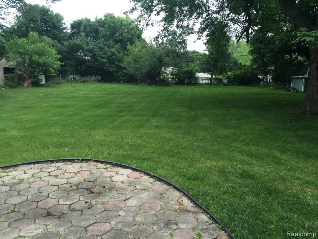 2122 Highfield Road Waterford, MI 48329 - Photo 24 of 29 Huge deep lot!