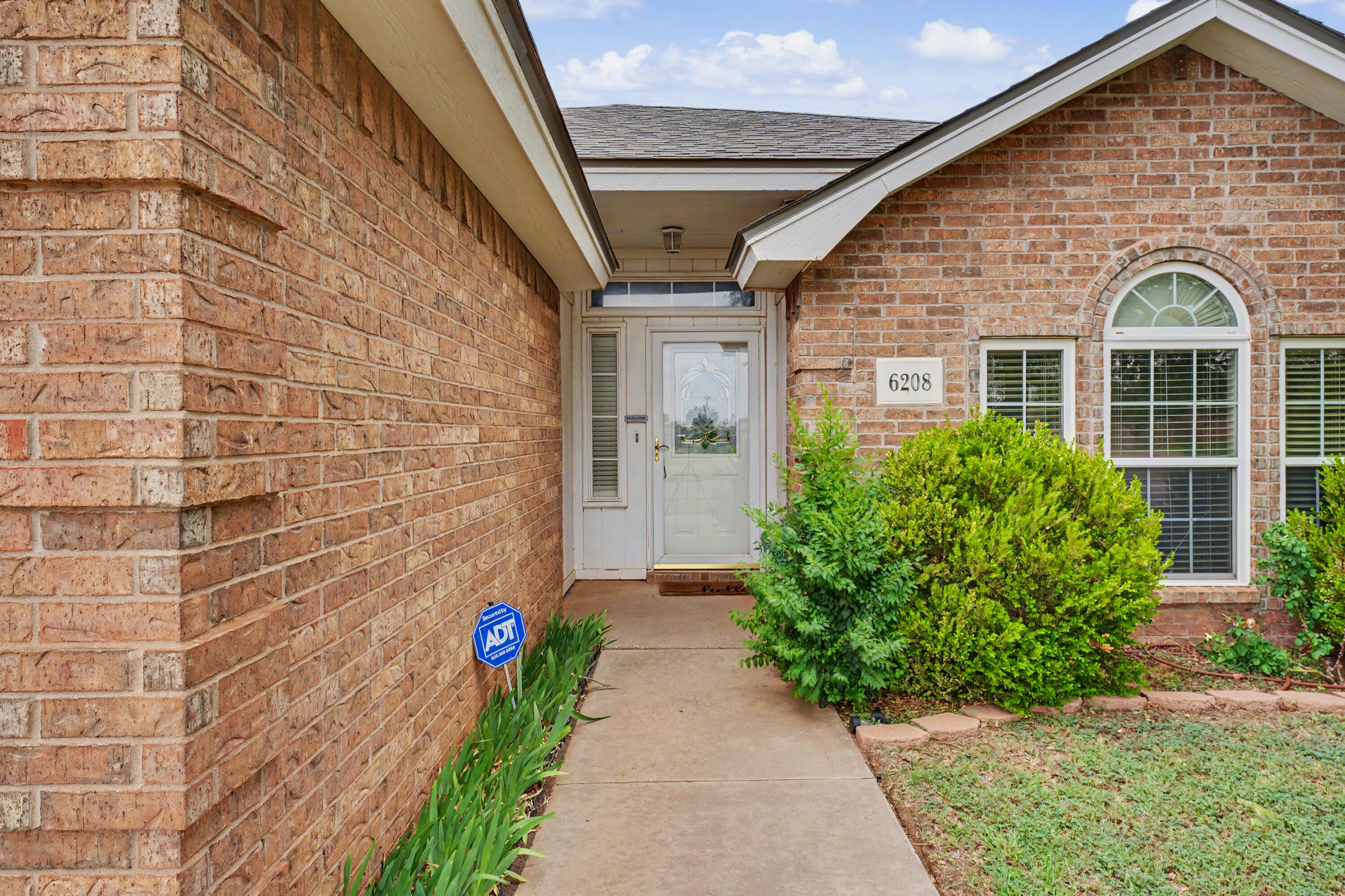 6208 15th Street Lubbock, TX 79416 - Photo 2 of 26 DSC02788