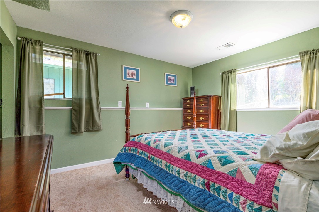 4651 Southeast Foss Road Port Orchard, WA 98366 - Photo 13 of 24 Gallery Image 13