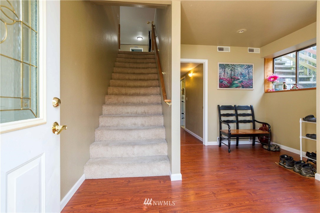 4651 Southeast Foss Road Port Orchard, WA 98366 - Photo 3 of 24 Gallery Image 3
