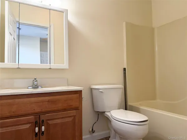 $2,100 | 105 North Montgomery Street, Unit B2 7, Walden, NY 12586