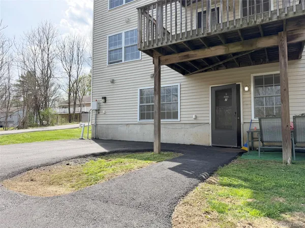 $2,100 | 105 North Montgomery Street, Unit B2 7, Walden, NY 12586
