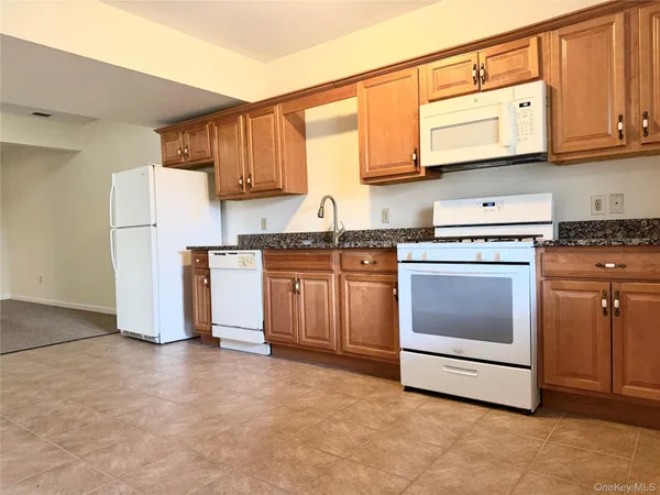 $2,100 | 105 North Montgomery Street, Unit B2 7, Walden, NY 12586