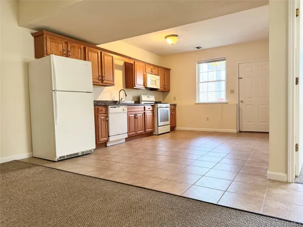 $2,100 | 105 North Montgomery Street, Unit B2 7, Walden, NY 12586