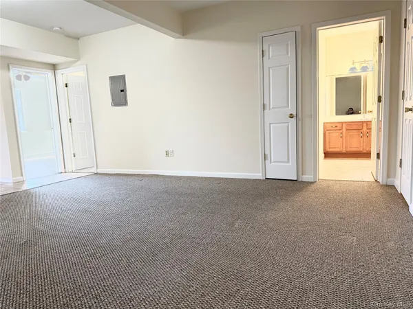 $2,100 | 105 North Montgomery Street, Unit B2 7, Walden, NY 12586