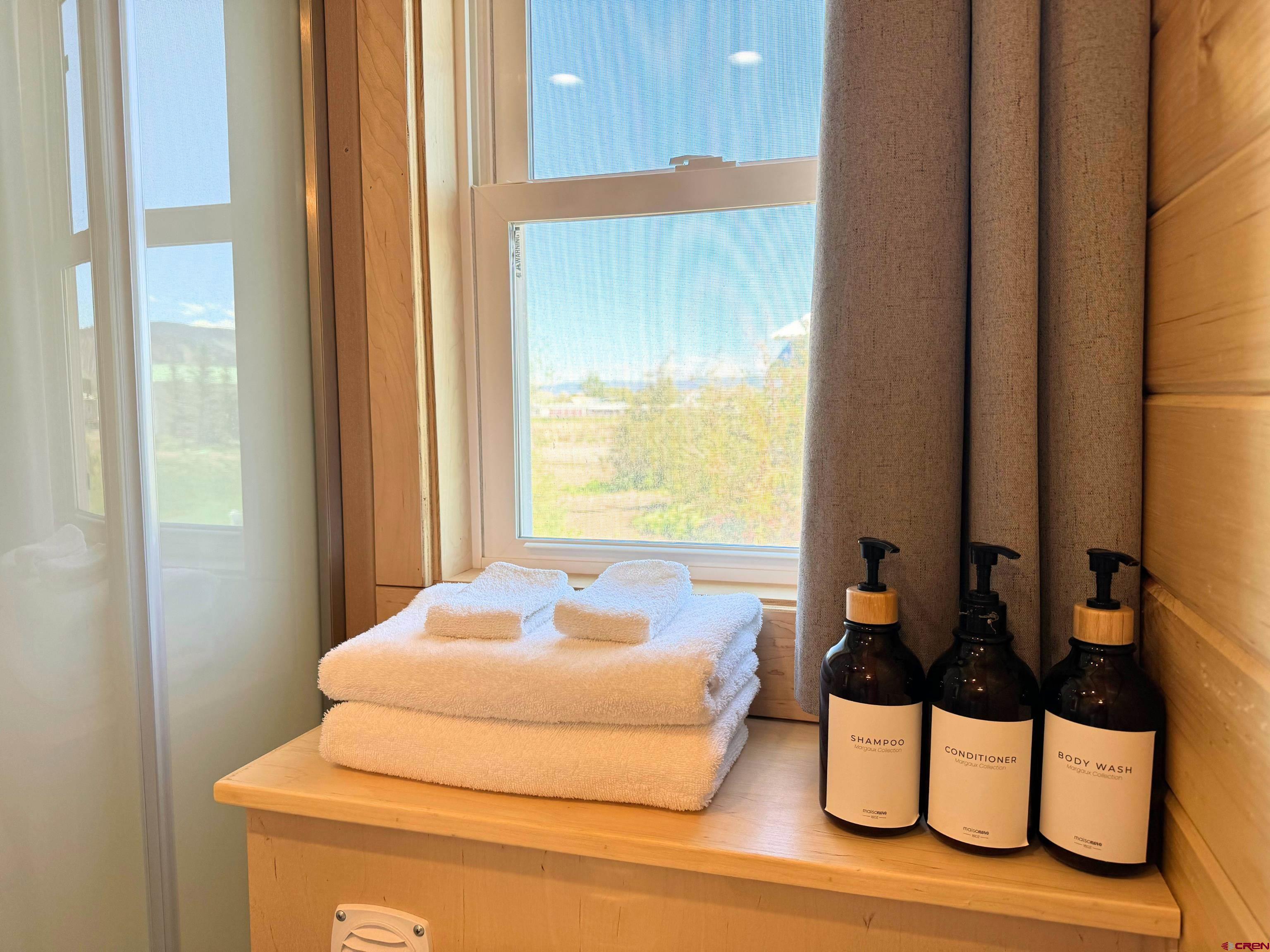 22130 6850 Road, Unit 214 Montrose, CO 81403 - Photo 9 of 26 a bedroom with a bed and window