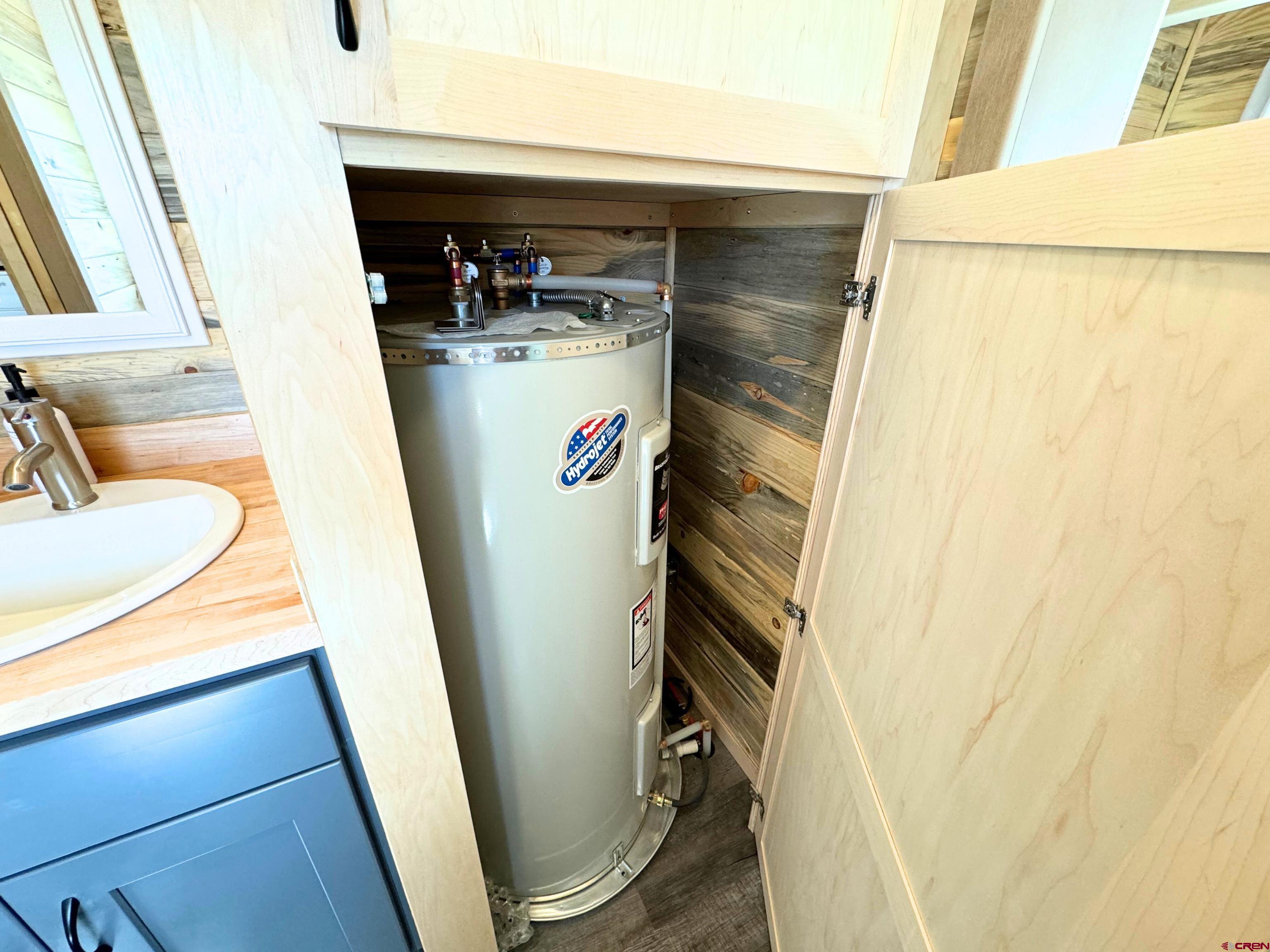 22130 6850 Road, Unit 214 Montrose, CO 81403 - Photo 10 of 26 a utility room with sink dryer and washer