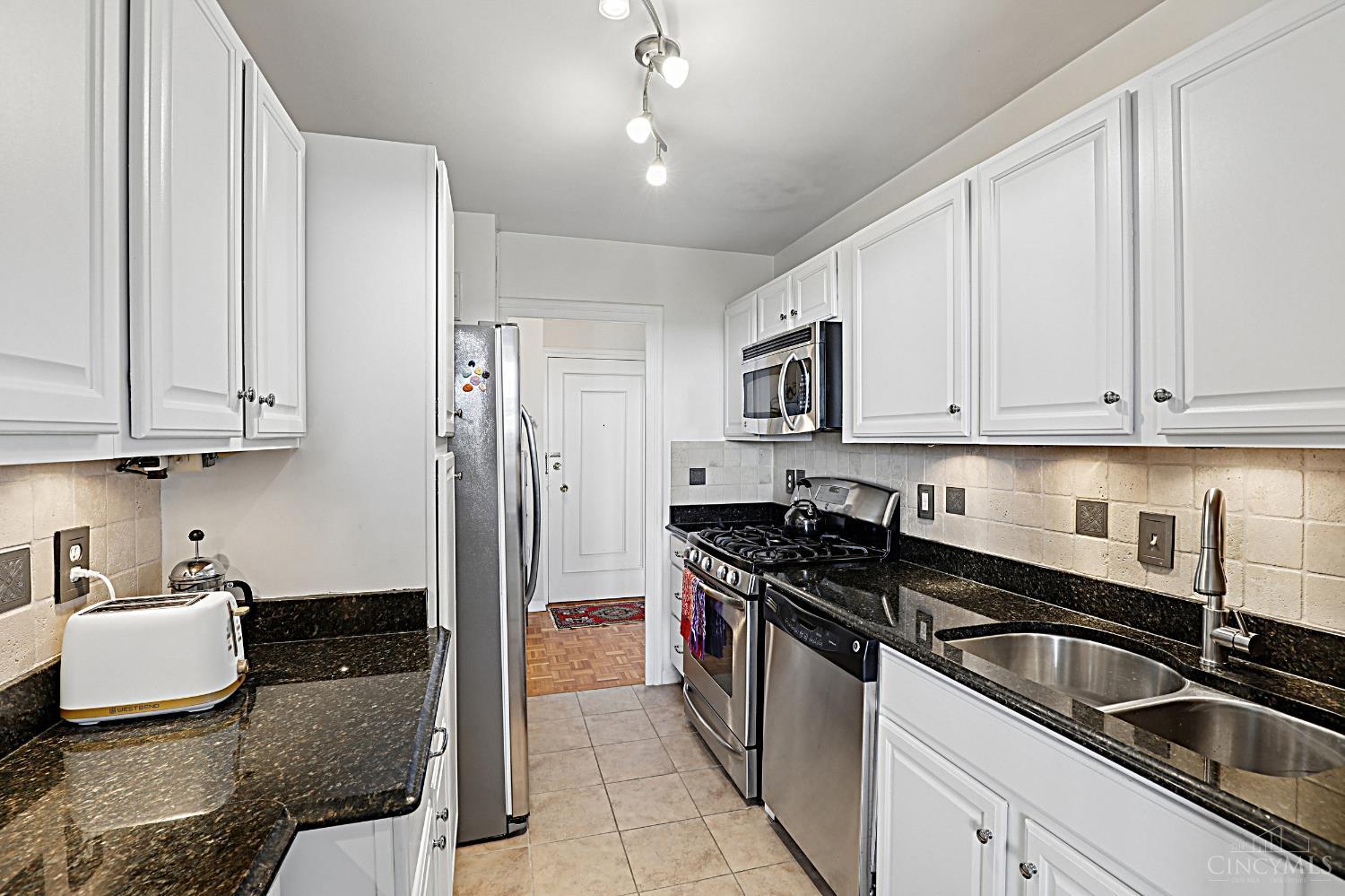 2324 Madison Road, Unit 1705 Cincinnati, OH 45208 - Photo 11 of 28