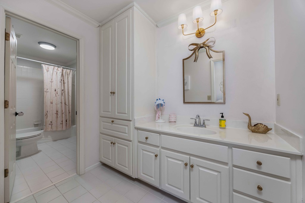 6916 Gaines Ridge Road Columbus, GA 31904 - Photo 33 of 56 Bed 2 Jack and Jill bathroom
