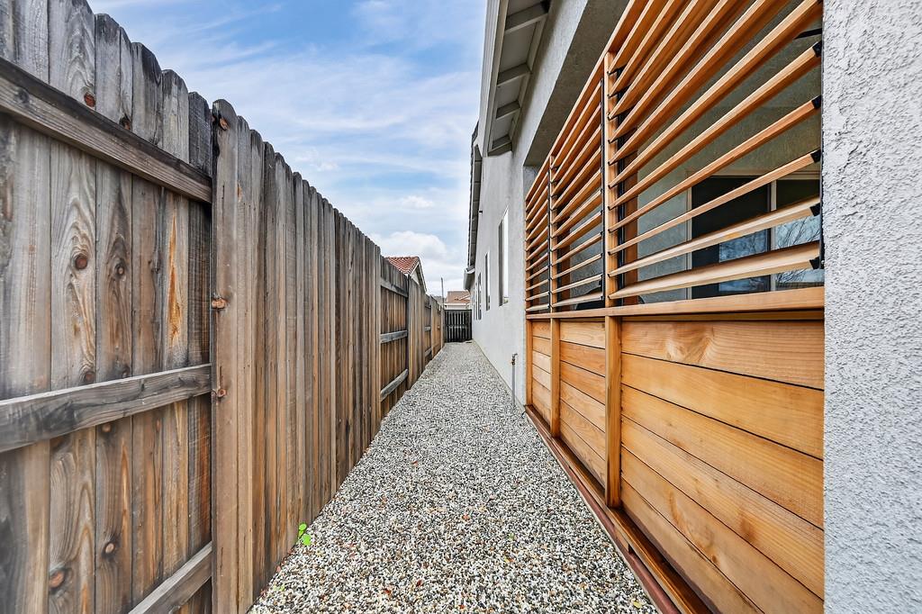 3900 Fenway Circle Rocklin, CA 95677 - Photo 52 of 57 Both sides of the home are clean and clear!