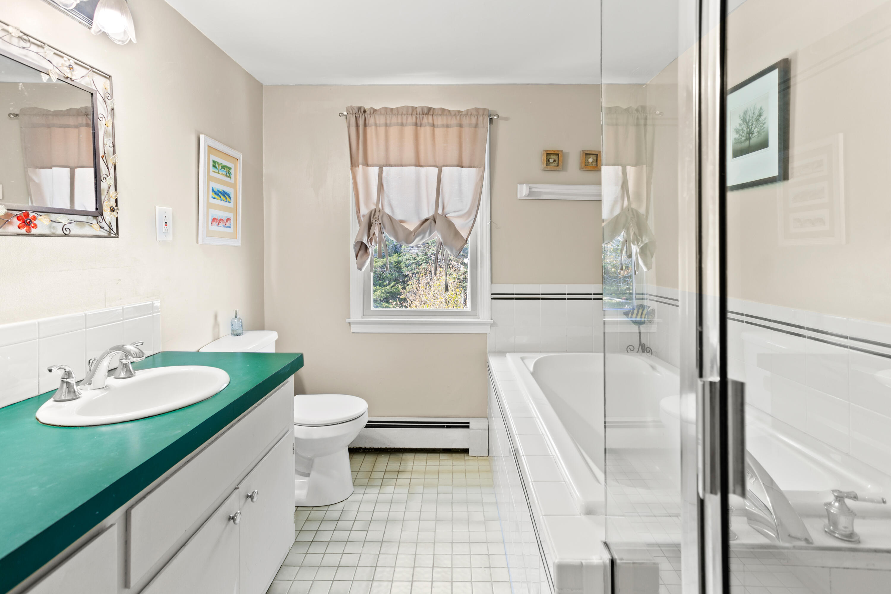 85 Stonehedge Road Barnstable, MA 02630 - Photo 31 of 41 a bathroom with a sink a toilet and bathtub