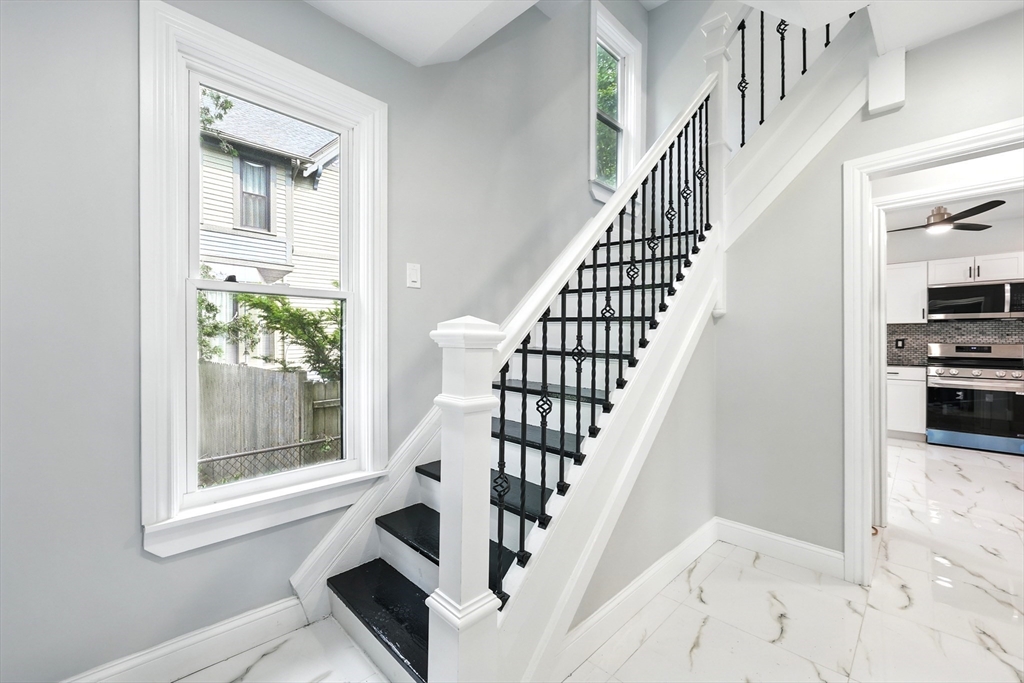 163 Thompson Street Springfield, MA 01109 - Photo 12 of 40 Gallery Image 12