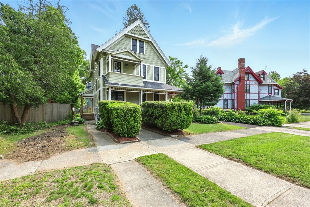 163 Thompson Street Springfield, MA 01109 - Photo 2 of 40 Gallery Image 2