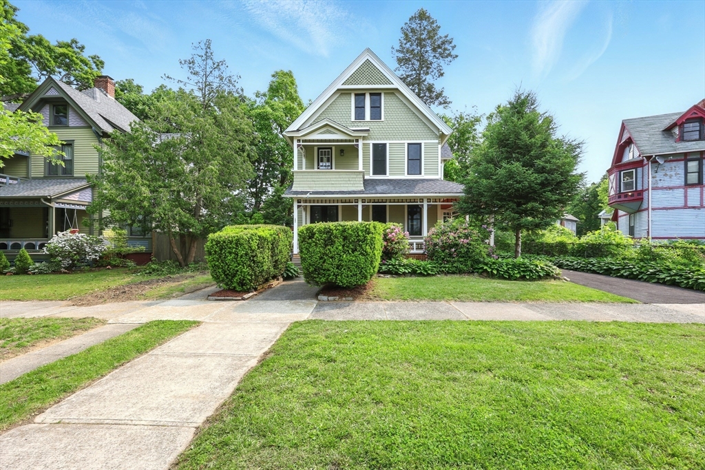 163 Thompson Street Springfield, MA 01109 - Photo 4 of 40 Gallery Image 4