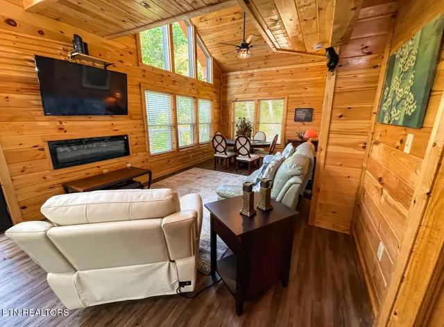 $699,900 | 866 Cabin Creek Way, Sevierville, TN 37862