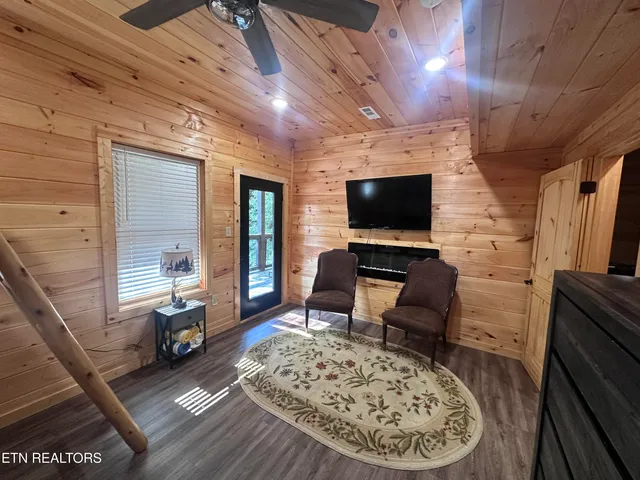 $699,900 | 866 Cabin Creek Way, Sevierville, TN 37862