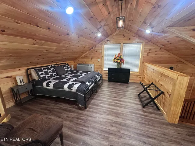 $699,900 | 866 Cabin Creek Way, Sevierville, TN 37862