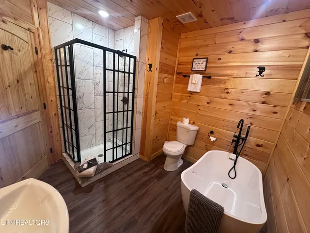 $699,900 | 866 Cabin Creek Way, Sevierville, TN 37862