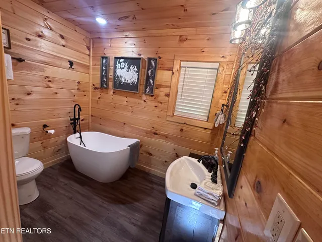 $699,900 | 866 Cabin Creek Way, Sevierville, TN 37862