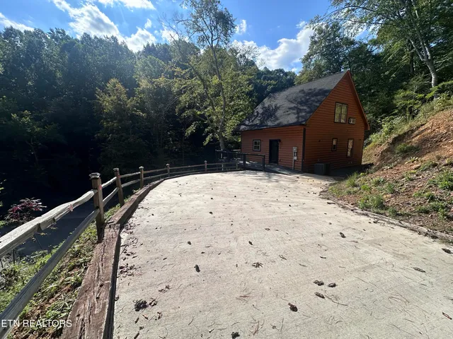 $699,900 | 866 Cabin Creek Way, Sevierville, TN 37862