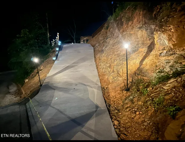 $699,900 | 866 Cabin Creek Way, Sevierville, TN 37862