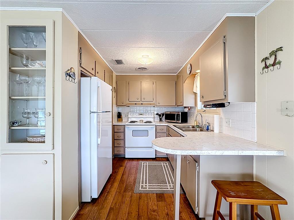 80 Del Rio Drive Palmetto, FL 34221 - Photo 12 of 30