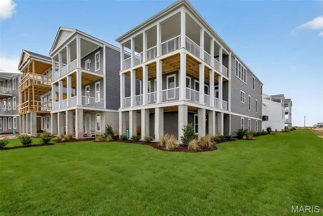 $633,965 | 210 Marais Temps Clair Drive, St. Charles, MO 63301