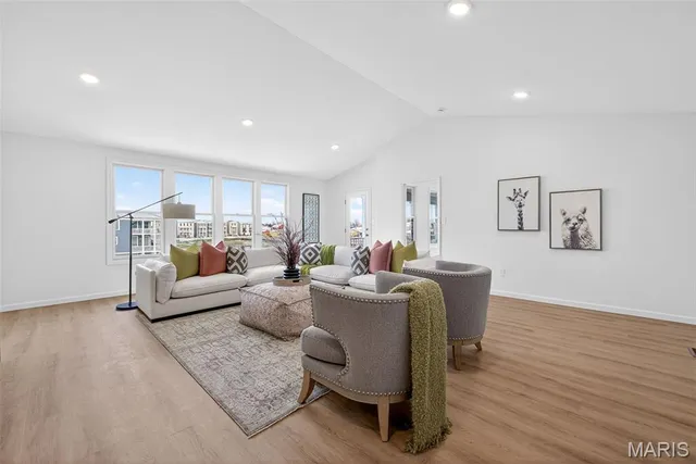 $633,965 | 210 Marais Temps Clair Drive, St. Charles, MO 63301