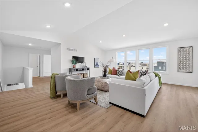 $633,965 | 210 Marais Temps Clair Drive, St. Charles, MO 63301