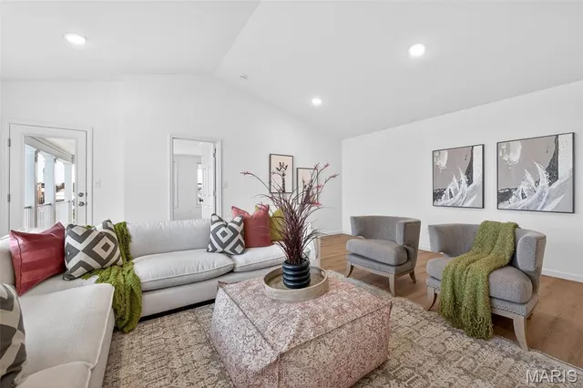 $633,965 | 210 Marais Temps Clair Drive, St. Charles, MO 63301